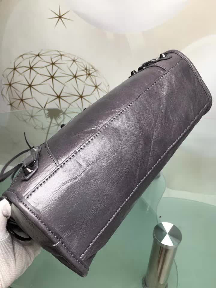 BALENCIAG巴黎世家 經典款 義大利進口原版油蠟頭層牛皮 古銅釘黑色 時尚百搭 手提肩背斜挎包  BL1306